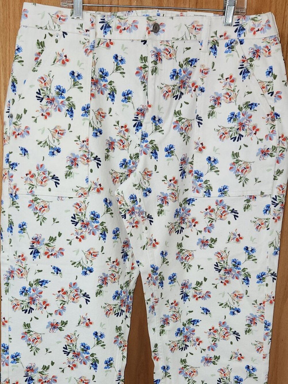 Brand New NWT Free Assembly Wide Leg Jeans White with Floral Sixe 16-18